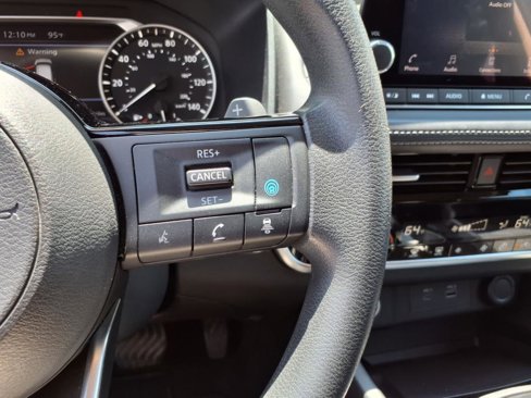 Used 2021 Nissan Rogue SV image 15