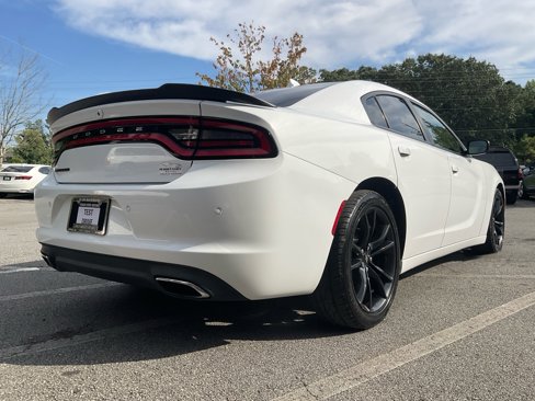 Used 2017 Dodge Charger SXT w/ Blacktop Package image 5