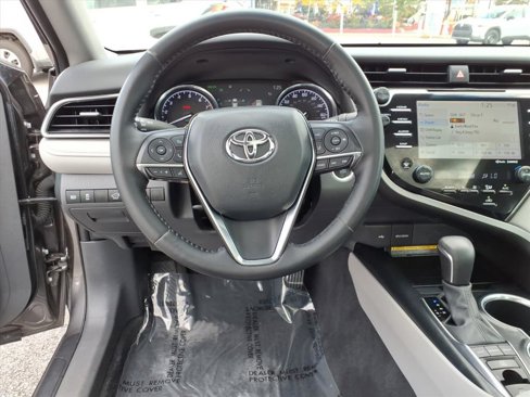 Used 2020 Toyota Camry XLE image 16