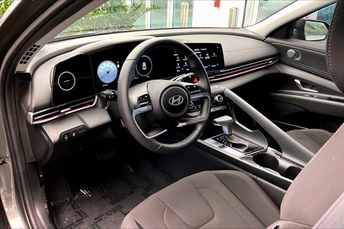 Used 2024 Hyundai Elantra SEL w/ Convenience Package image 16