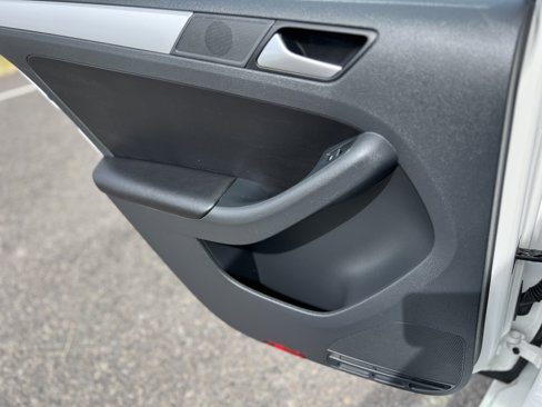 Used 2013 Volkswagen Jetta SE image 18