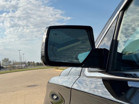 Used 2019 GMC Yukon SLT w/ Open Road Package image 9