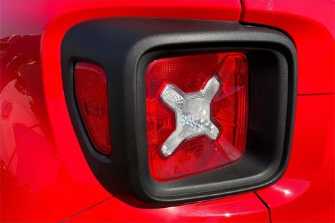 Used 2022 Jeep Renegade Latitude w/ Convenience Group image 29