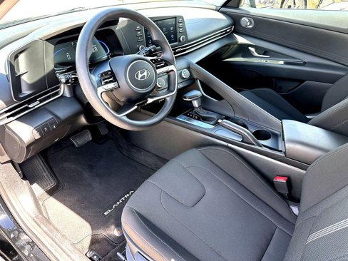 New 2025 Hyundai Elantra SE image 15