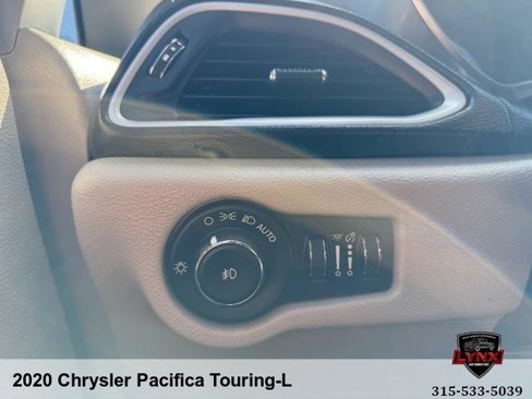 Used 2020 Chrysler Pacifica Touring-L image 31