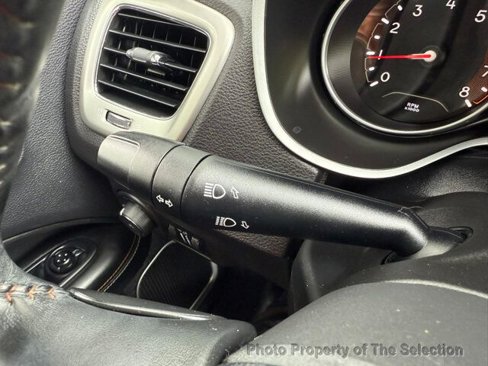 Used 2017 Jeep Compass Latitude w/ Cold Weather Group image 28