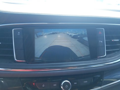 Used 2018 Buick Enclave Essence image 19