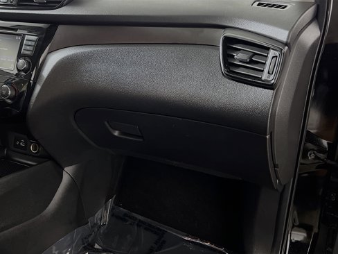 Used 2020 Nissan Rogue Sport S image 35
