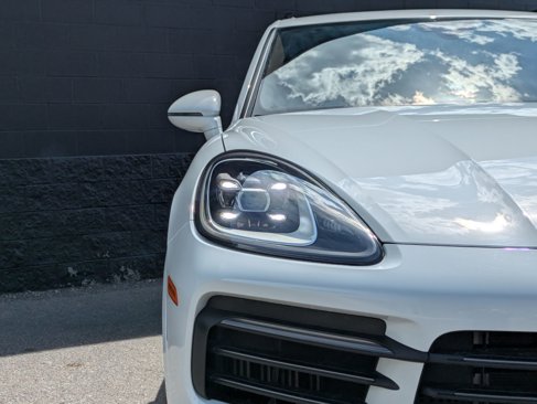 Certified 2023 Porsche Cayenne Platinum Edition image 13