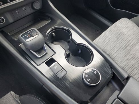Used 2023 Nissan Rogue SV image 17