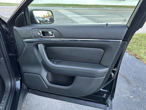 Used 2016 Lincoln MKS image 11