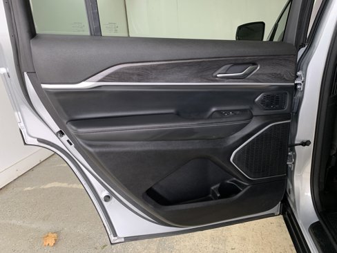Used 2021 Jeep Grand Cherokee L Limited image 39