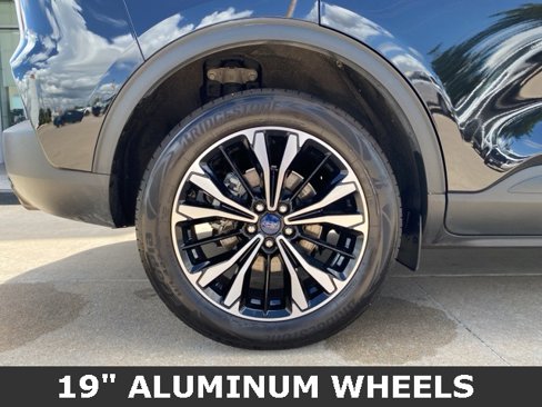 Used 2022 Ford Escape SE w/ SE Sport Appearance Package image 16