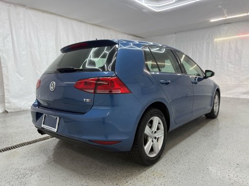 Used 2017 Volkswagen Golf Wolfsburg Edition image 3