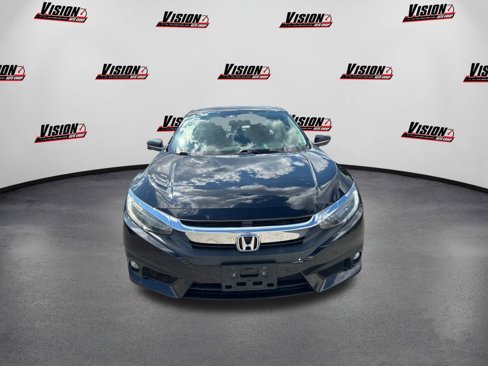 Used 2018 Honda Civic Touring image 2