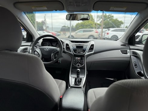 Used 2014 Hyundai Elantra SE image 25