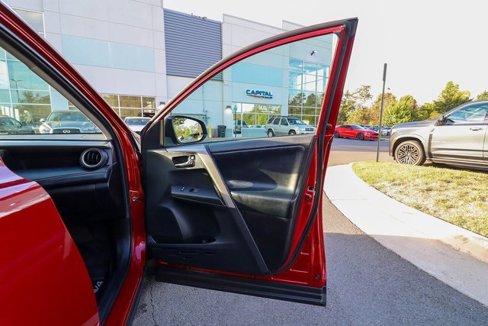 Used 2018 Toyota RAV4 XLE image 28