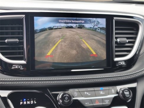New 2025 Chrysler Pacifica Select image 25