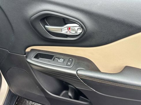 Used 2015 Jeep Cherokee Limited image 13