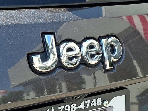 Used 2018 Jeep Grand Cherokee Limited image 35