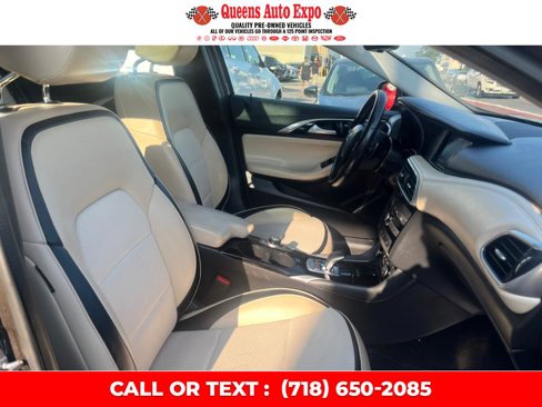 Used 2018 INFINITI QX30 Premium image 9