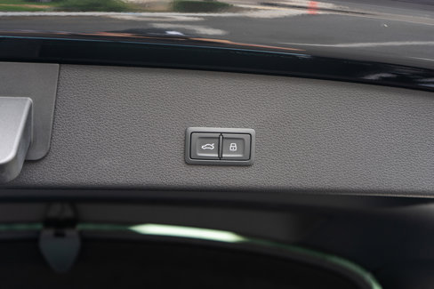 Used 2024 Audi Q8 e-tron Prestige w/ Prestige Package image 59
