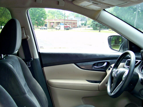 Used 2015 Nissan Rogue SV image 23