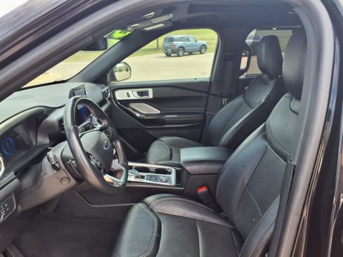 Used 2022 Ford Explorer ST w/ ST Street Pack image 11