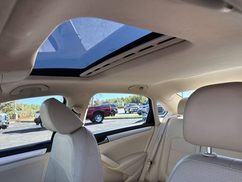 Used 2012 Volkswagen Passat TDI SE image 15