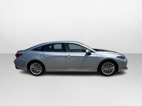 Used 2019 Toyota Avalon Limited image 4