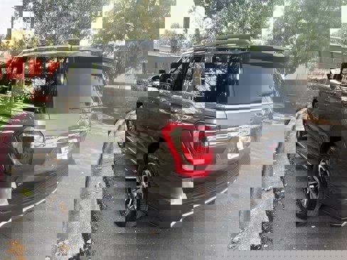 Used 2018 Ford Expedition XLT w/ Equipment Group 202A image 3