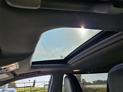 Used 2018 Toyota Highlander SE image 5