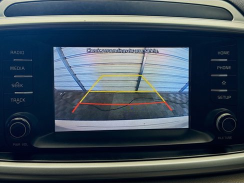 Used 2020 Kia Sorento LX image 16