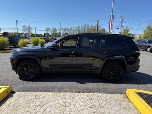 Used 2024 Jeep Grand Cherokee L Laredo image 4