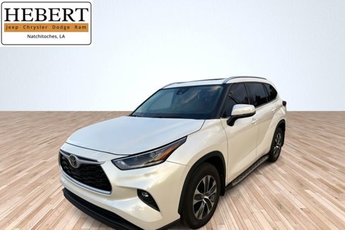 Used 2021 Toyota Highlander XLE image 1