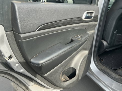 Used 2019 Jeep Grand Cherokee Altitude image 18