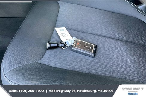 Used 2023 Jeep Grand Cherokee L Laredo image 9
