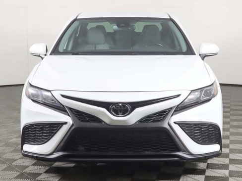 Used 2022 Toyota Camry SE image 9
