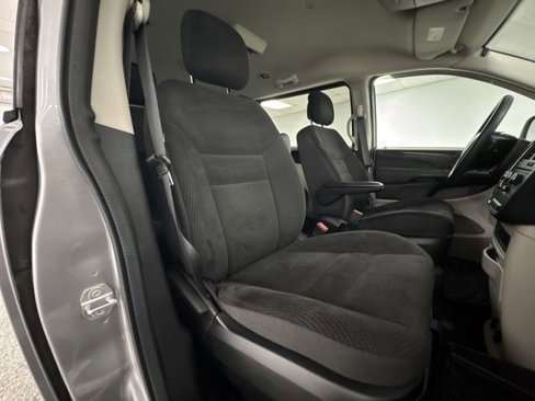 Used 2018 Dodge Grand Caravan SE image 11