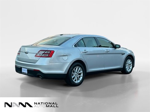 Used 2015 Ford Taurus SE image 5
