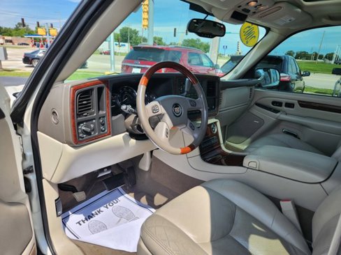 Used 2005 Cadillac Escalade EXT image 2