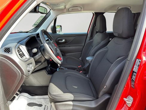 Used 2023 Jeep Renegade Latitude w/ Premium Group image 24