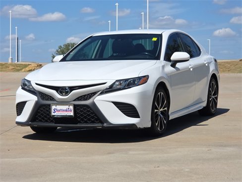 Used 2019 Toyota Camry SE image 3