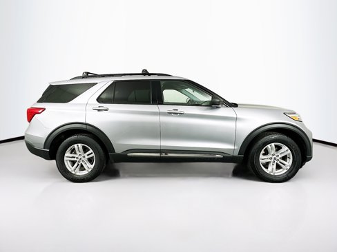 Used 2022 Ford Explorer XLT w/ Equipment Group 202A image 10