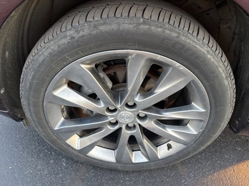Used 2021 Buick Envision Avenir w/ Technology Package II image 4