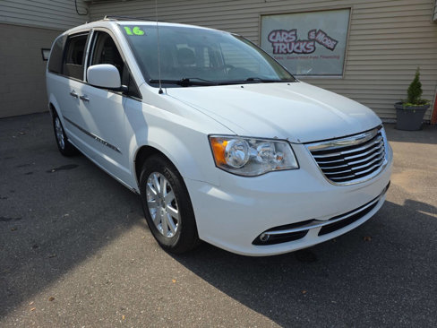 Used 2016 Chrysler Town & Country Touring w/ Driver Convenience Group image 3