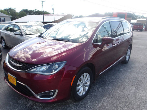 Used 2017 Chrysler Pacifica Touring-L image 3