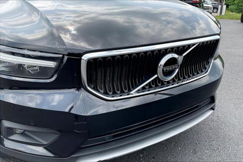 Used 2022 Volvo XC40 T5 Momentum image 28