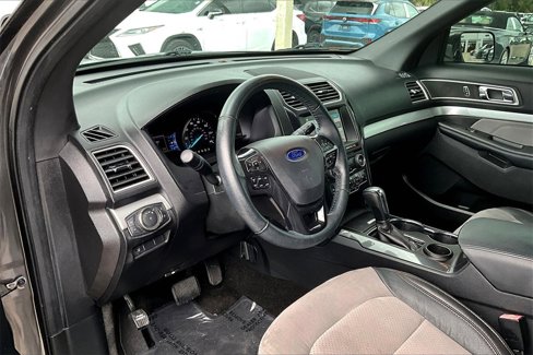Used 2017 Ford Explorer XLT w/ Equipment Group 202A image 14
