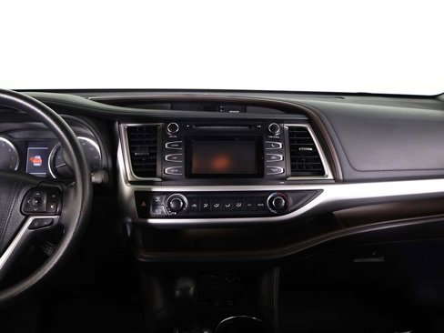 Used 2019 Toyota Highlander LE image 40